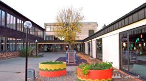 Bücherei, Eingang oberer Pausenhof